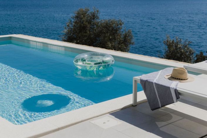Image No.1-5 Bed Property for sale