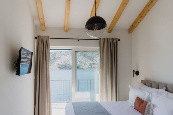 Image No.17-5 Bed Property for sale