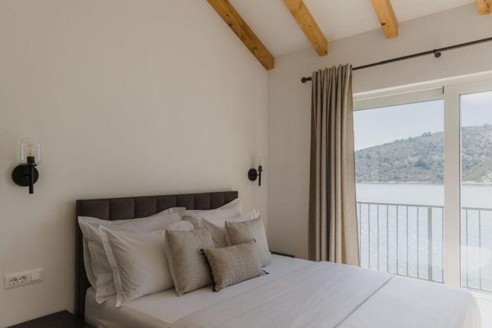 Image No.19-5 Bed Property for sale