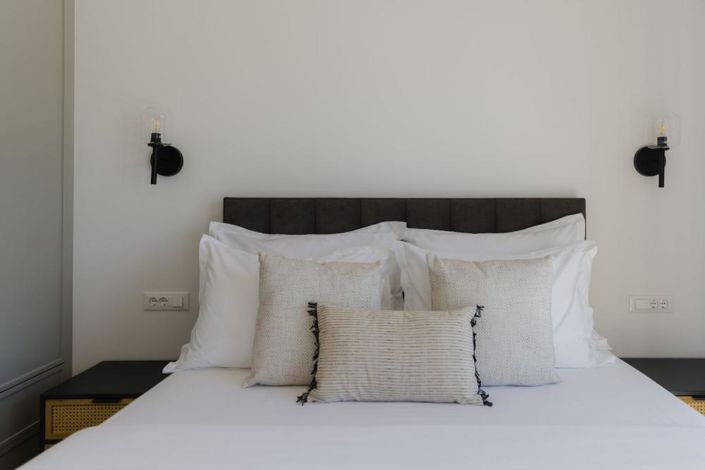 Image No.20-5 Bed Property for sale