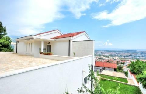 Image No.3-9 Bed Property for sale