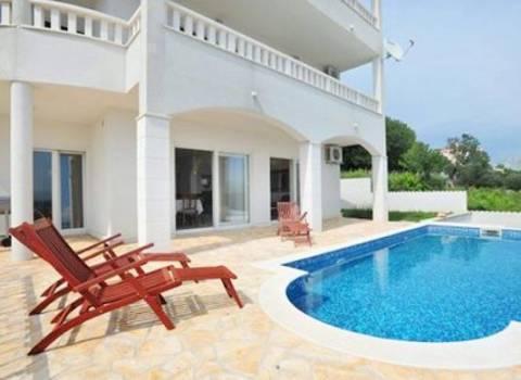 Image No.6-9 Bed Property for sale