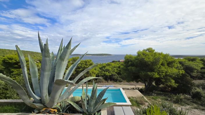 Image No.8-3 Bed Property for sale