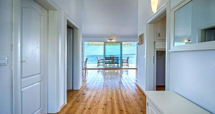 Image No.12-4 Bed Property for sale