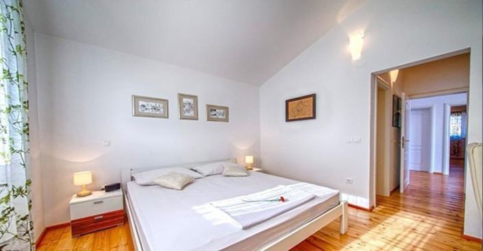 Image No.14-4 Bed Property for sale