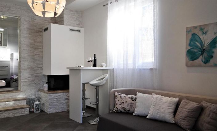 Image No.15-9 Bed Property for sale