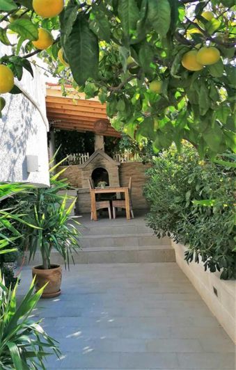 Image No.4-9 Bed Property for sale