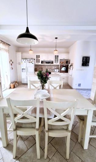 Image No.11-3 Bed Property for sale