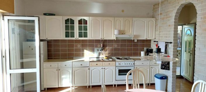 Image No.5-6 Bed Property for sale