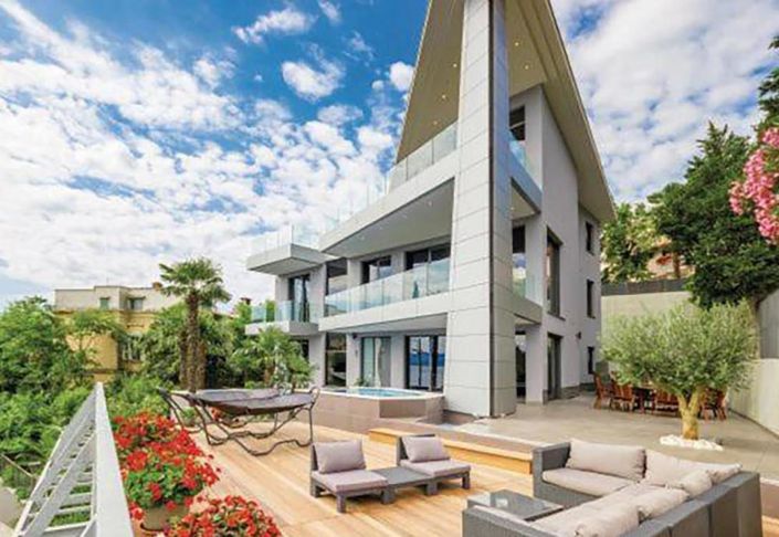 Image No.1-6 Bed Property for sale