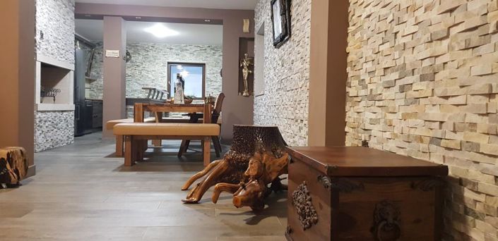 Image No.12-6 Bed Property for sale