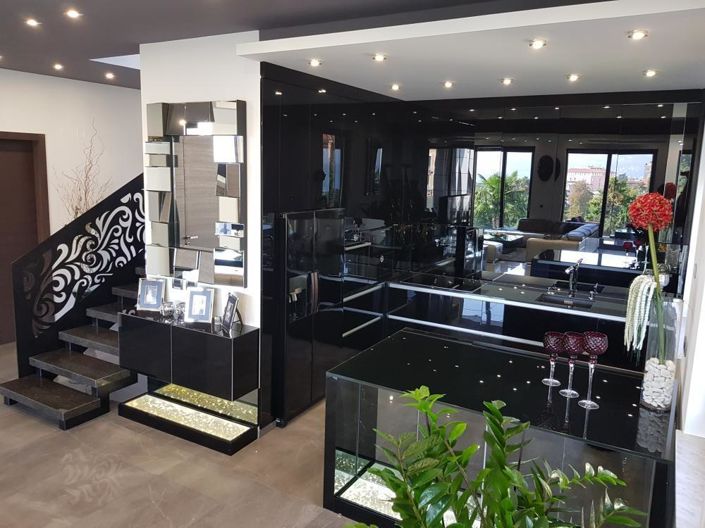 Image No.15-6 Bed Property for sale