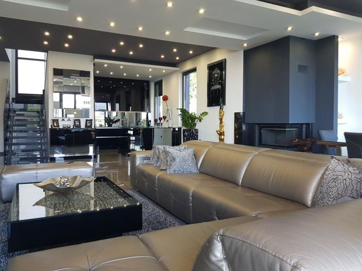 Image No.8-6 Bed Property for sale