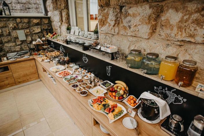 Image No.13-15 Bed Property for sale