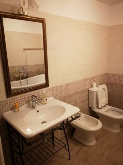 Image No.18-3 Bed Property for sale