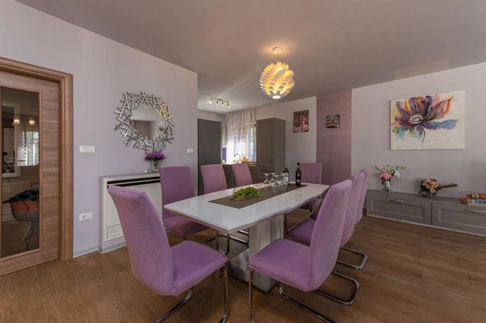 Image No.12-11 Bed Property for sale