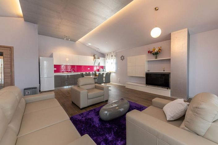 Image No.14-11 Bed Property for sale