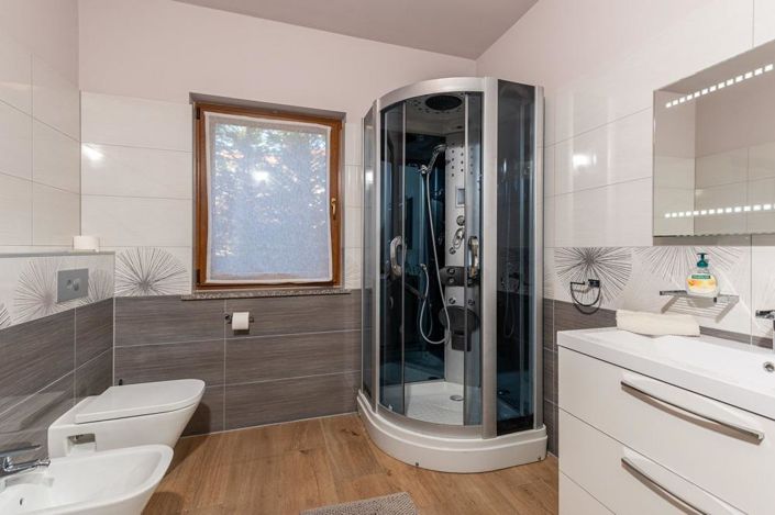 Image No.18-11 Bed Property for sale