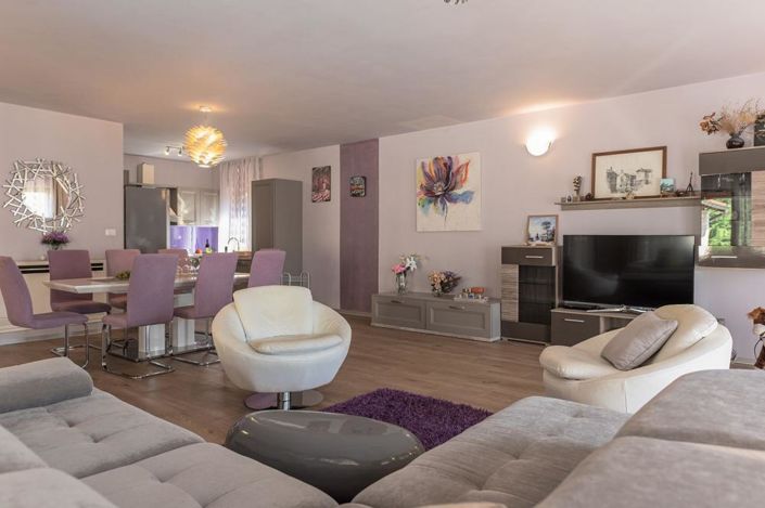 Image No.19-11 Bed Property for sale