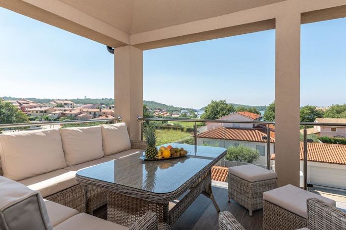 Image No.2-11 Bed Property for sale