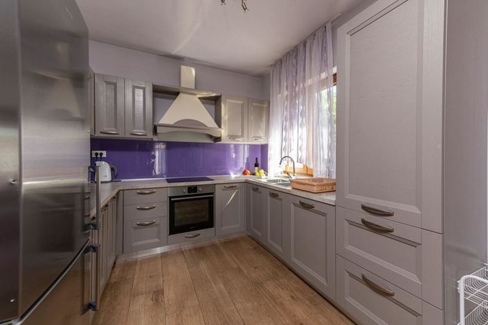 Image No.22-11 Bed Property for sale