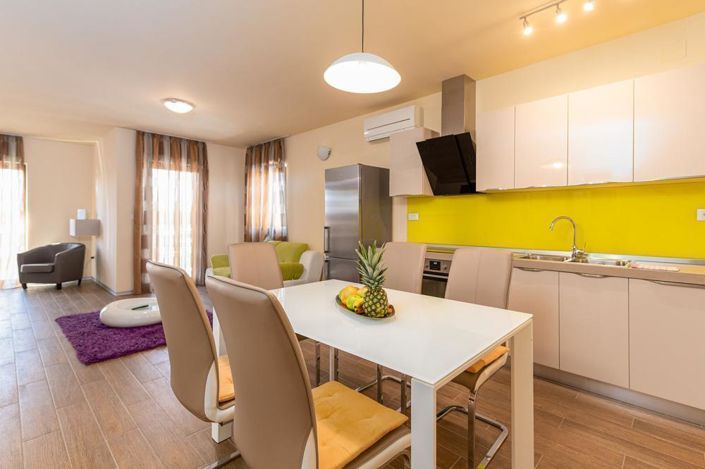 Image No.23-11 Bed Property for sale