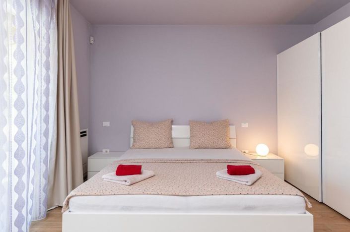 Image No.24-11 Bed Property for sale