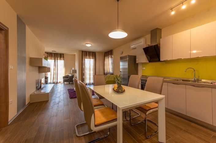 Image No.8-11 Bed Property for sale