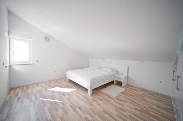 Image No.8-27 Bed Property for sale