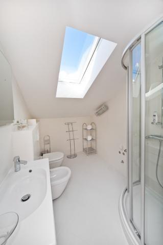 Image No.9-27 Bed Property for sale