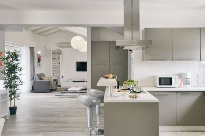 Image No.11-8 Bed Property for sale