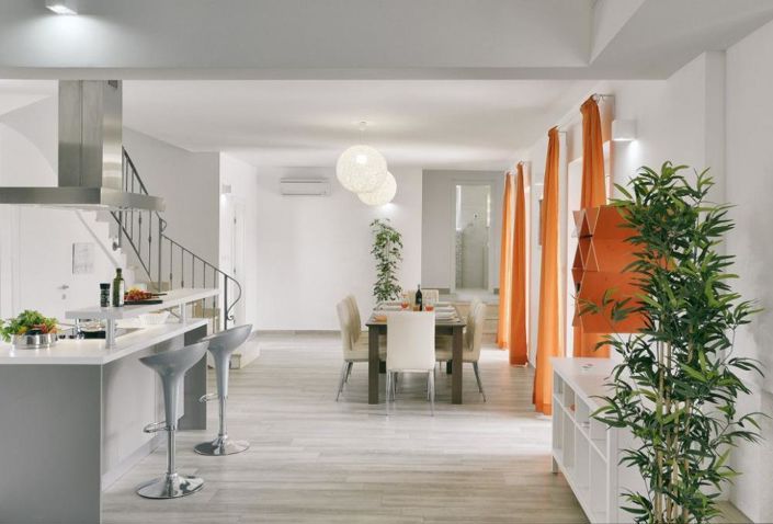 Image No.15-8 Bed Property for sale