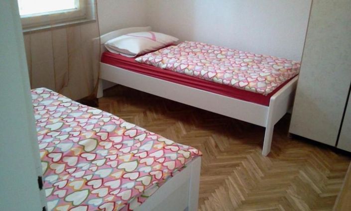 Image No.10-8 Bed Property for sale