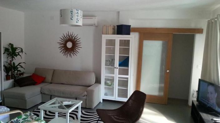 Image No.20-8 Bed Property for sale