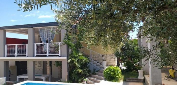 Image No.4-8 Bed Property for sale