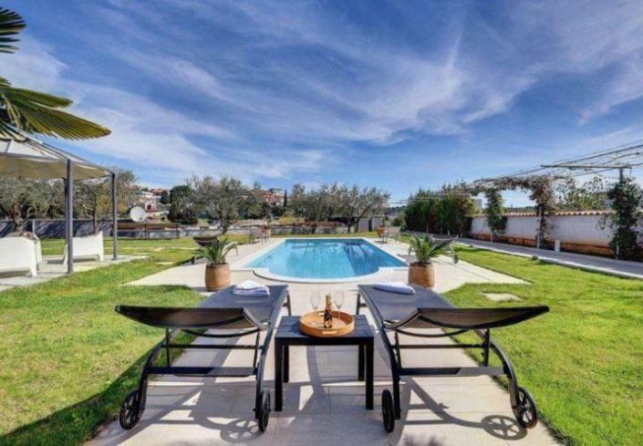 Image No.11-3 Bed Property for sale