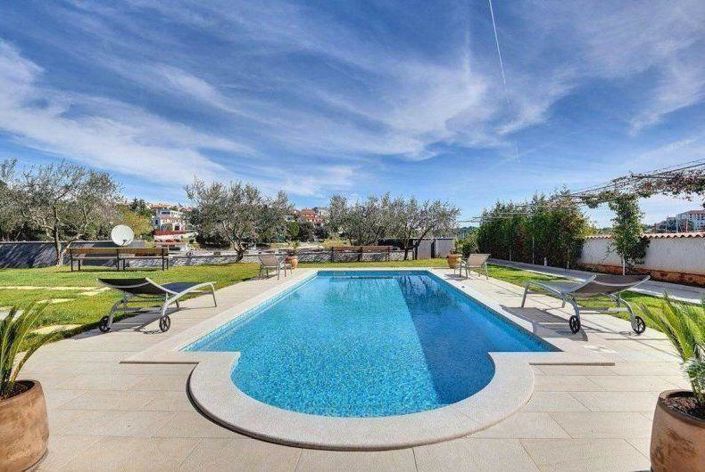 Image No.16-3 Bed Property for sale