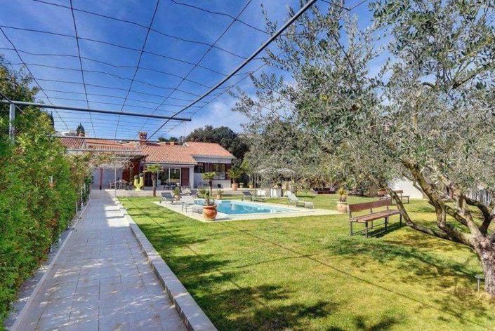 Image No.18-3 Bed Property for sale