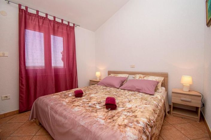 Image No.22-6 Bed Property for sale