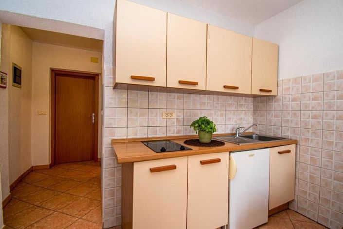 Image No.24-6 Bed Property for sale