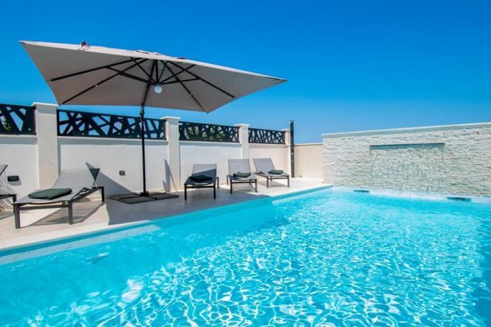 Image No.3-6 Bed Property for sale