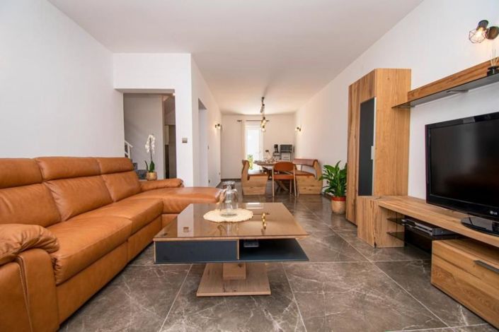 Image No.7-6 Bed Property for sale