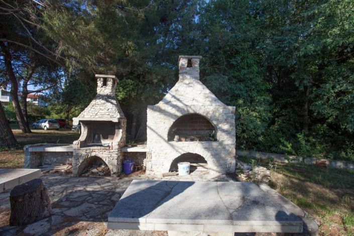 Image No.10-15 Bed Property for sale