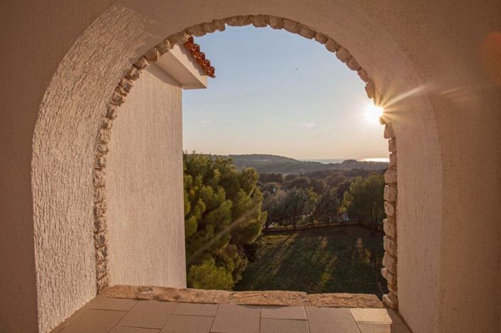 Image No.13-15 Bed Property for sale