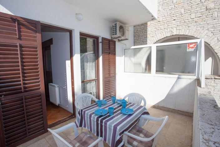 Image No.18-15 Bed Property for sale