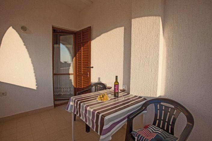 Image No.23-15 Bed Property for sale