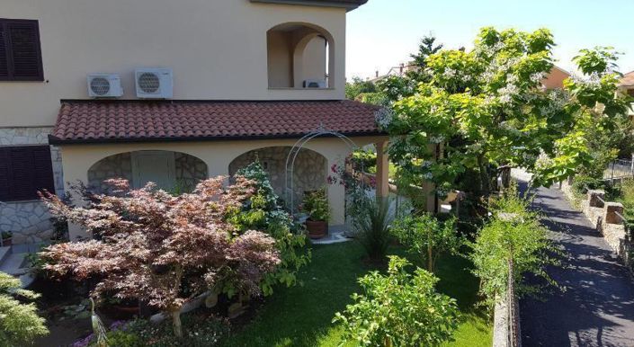 Image No.7-4 Bed Property for sale