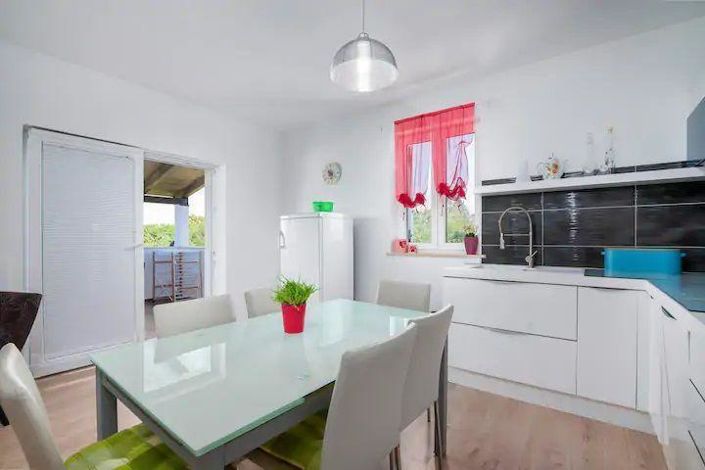 Image No.10-11 Bed Property for sale