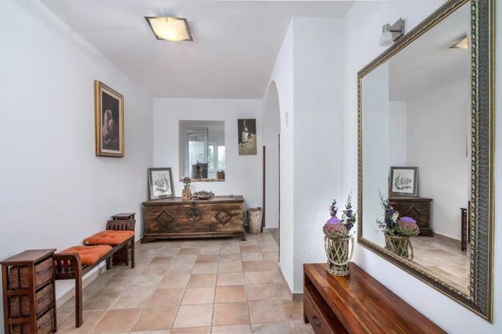 Image No.11-11 Bed Property for sale