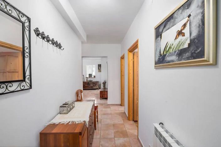 Image No.13-11 Bed Property for sale